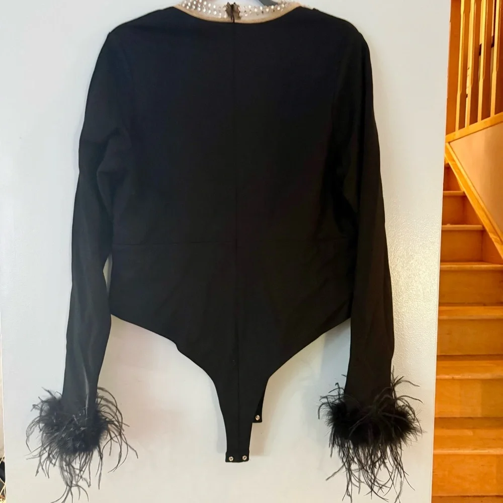 🌻Fashion Nova Elegant Black Bodysuit with Feathered Cuffs - Picture 5 of 8